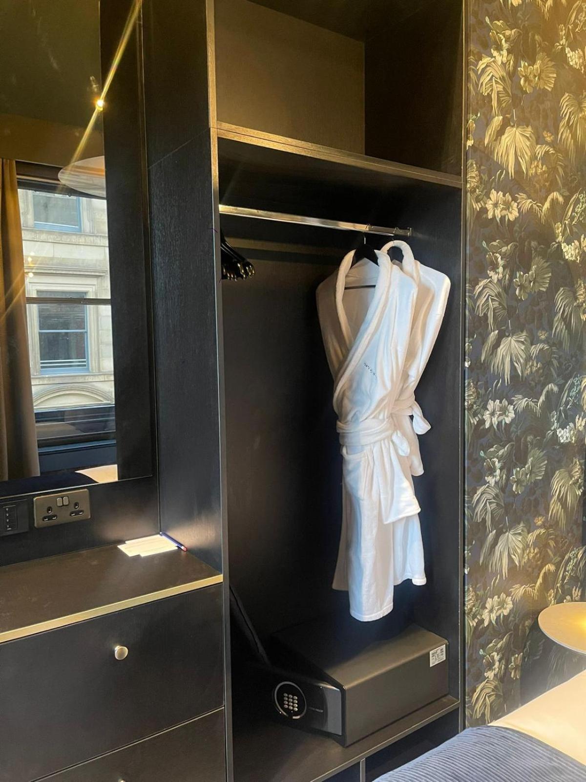 Отель Forty Seven Manchester, Worldhotels Crafted 4*